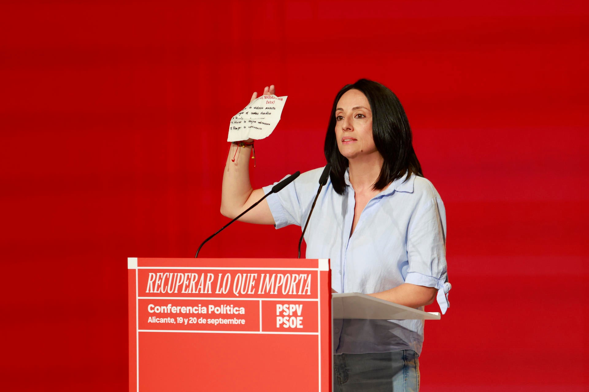 PSOE acusa a Vivas de seguir las órdenes de Feijóo en Ceuta: "Es un mal virus que infecta a sus dirigentes" PSOE acusa a Vivas de seguir las órdenes de Feijóo en Ceuta: "Es un mal virus que infecta a sus dirigentes"