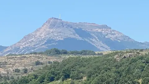 Vista de la Peña de Francia desde San Martín del Castañar Vista de la Peña de Francia desde San Martín del Castañar