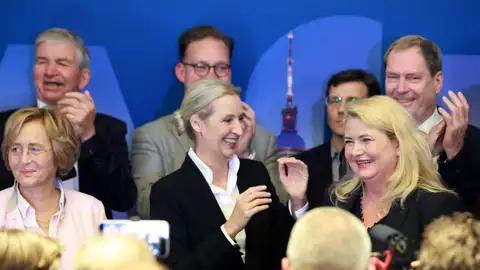 Miembros del partido AfD celebran la victoria Miembros del partido AfD celebran la victoria