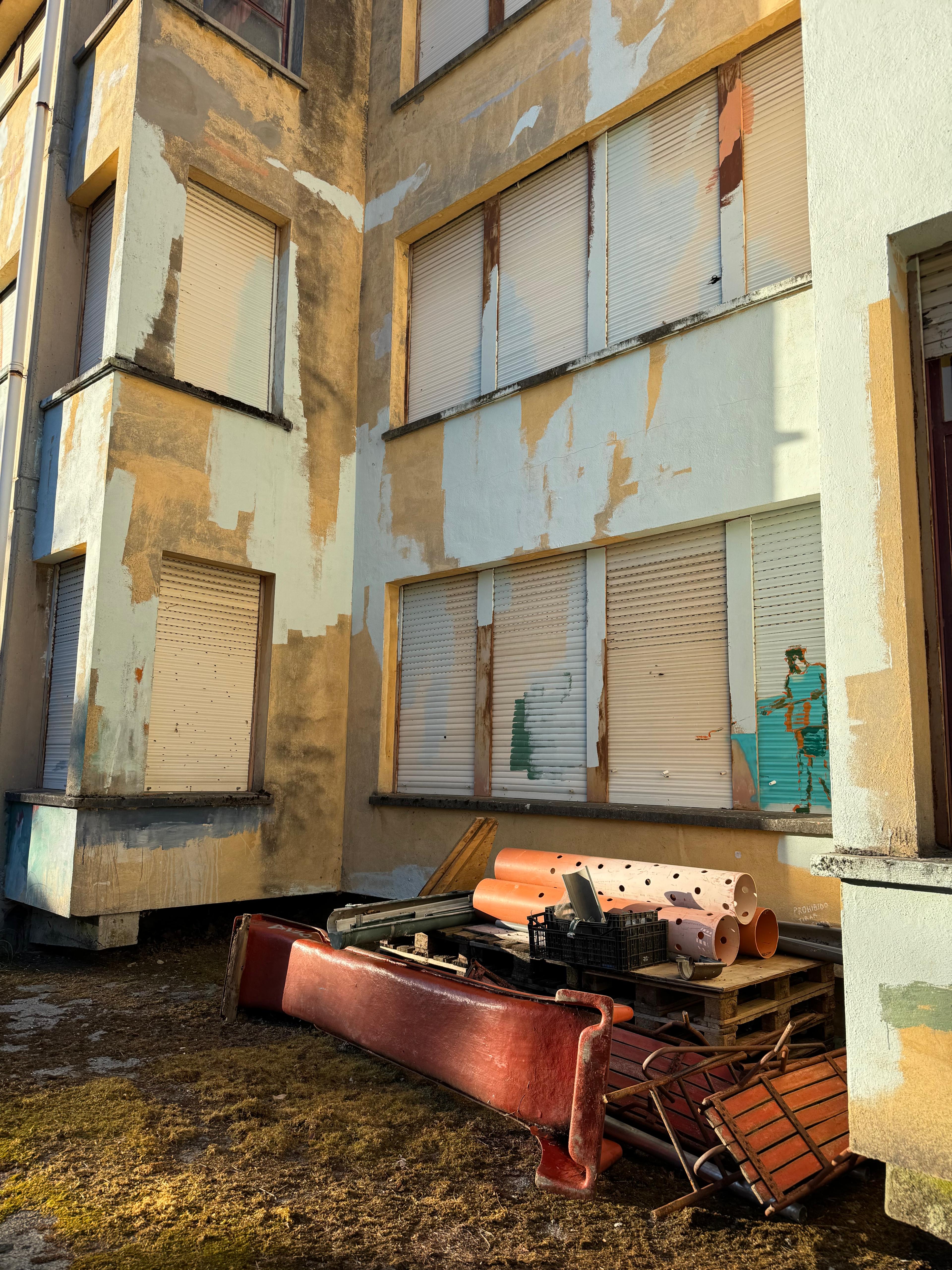 Familias del centro educativo Laudio Goikoa denuncian el mal estado del edificio Familias del centro educativo Laudio Goikoa denuncian el mal estado del edificio