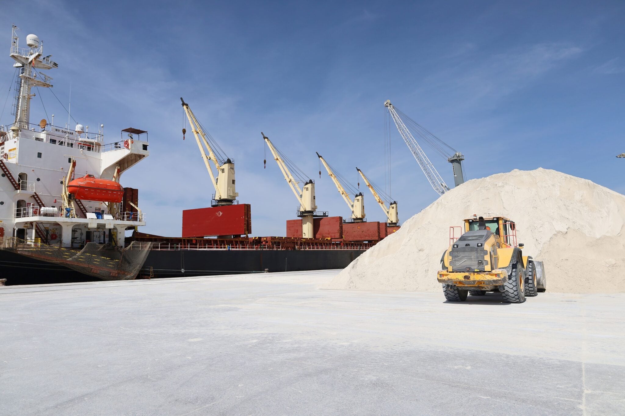 El puerto de Castellón refuerza su alianza con la cerámica: el tráfico de materias primas crece un 15% en 2026 El puerto de Castellón refuerza su alianza con la cerámica: el tráfico de materias primas crece un 15% en 2026