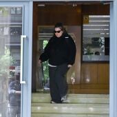 Una de las hijas del expresidente del Gobierno José Luis Rodríguez Zapatero a su salida de las oficinas de la empresa What The Fav.