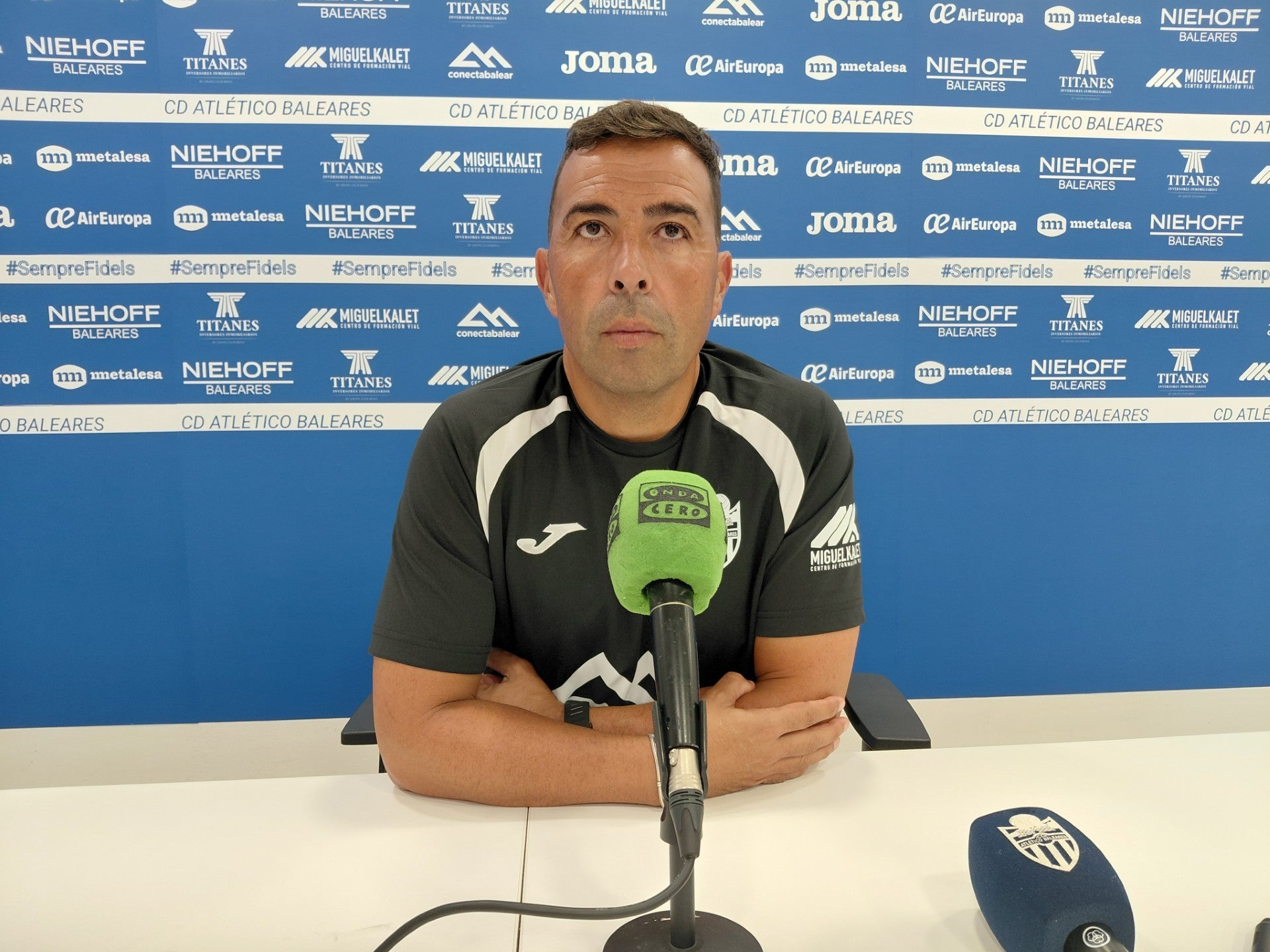 Óscar Troya, técnico del Baleares: "Lo importante es lo que hagas después del error y la responsabilidad es mía" Óscar Troya, técnico del Baleares: "Lo importante es lo que hagas después del error y la responsabilidad es mía"