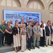 Foto de familia tras la firma del convenio en la Diputación Foto de familia tras la firma del convenio en la Diputación