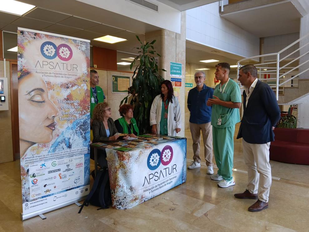 Sanitarios y pacientes informan en Zaragoza sobre el sarcoma Sanitarios y pacientes informan en Zaragoza sobre el sarcoma