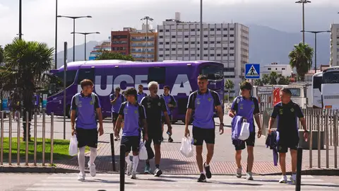 Real Valladolid a su llegada a Ceuta para disputar el partido contra los ceutíes Real Valladolid a su llegada a Ceuta para disputar el partido contra los ceutíes