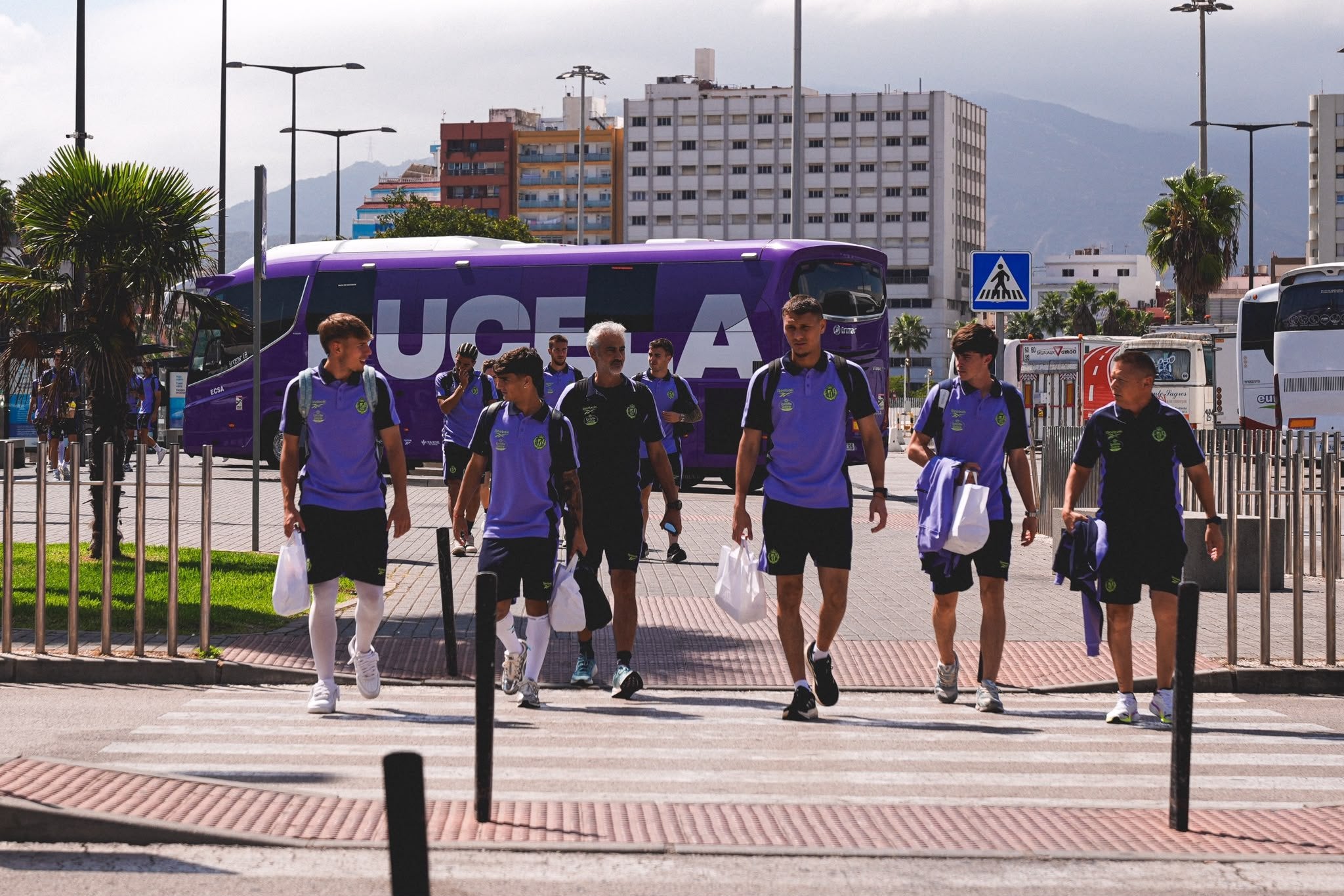 Real Valladolid a su llegada a Ceuta para disputar el partido contra los ceutíes Real Valladolid a su llegada a Ceuta para disputar el partido contra los ceutíes