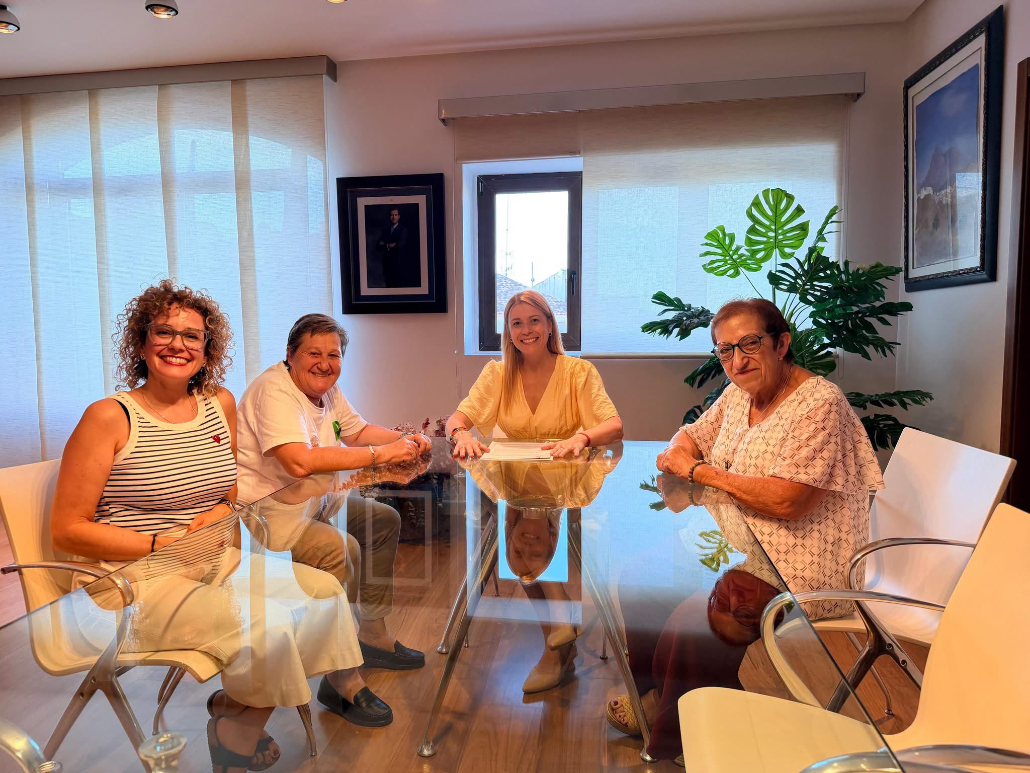 Finestrat renueva su colaboración con AFA Marina Baixa para apoyar a las personas con Alzheimer y sus familias Finestrat renueva su colaboración con AFA Marina Baixa para apoyar a las personas con Alzheimer y sus familias