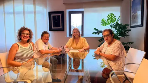 Finestrat renueva su colaboración con AFA Marina Baixa para apoyar a las personas con Alzheimer y sus familias Finestrat renueva su colaboración con AFA Marina Baixa para apoyar a las personas con Alzheimer y sus familias