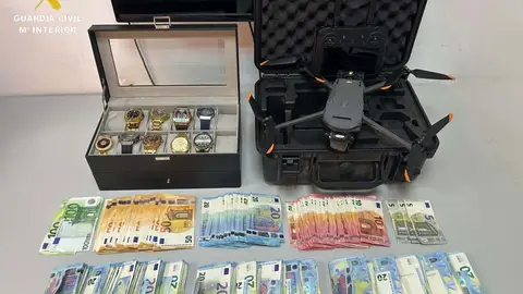 Intervienen 20.000 euros y relojes de alta gama en una operación contra el cultivo en Mairena y Carmona Intervienen 20.000 euros y relojes de alta gama en una operación contra el cultivo en Mairena y Carmona