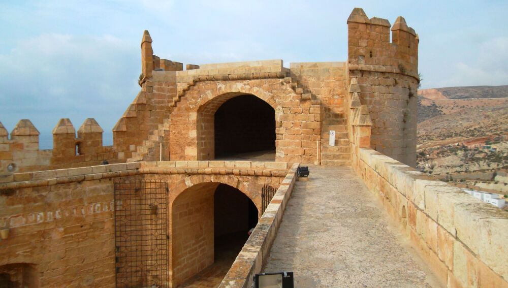 Murallas y torre de La Alcazaba, en Almería.