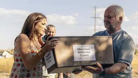 Miembros del gobierno vasco viajan hasta Quintana de la Serena para entregar los restos de Francisco Barquero Tejado Miembros del gobierno vasco viajan hasta Quintana de la Serena para entregar los restos de Francisco Barquero Tejado