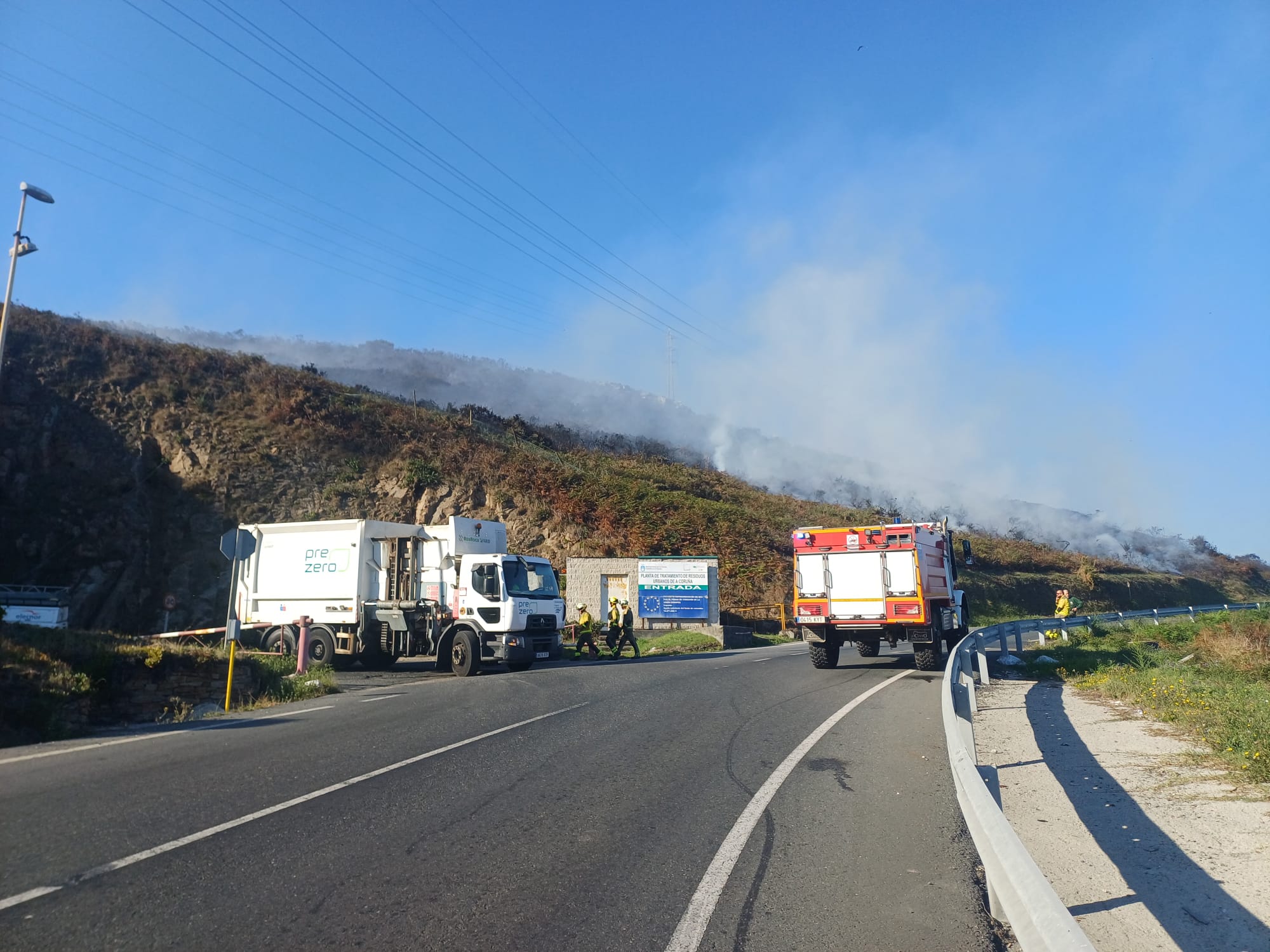 Controlado el incendio en Bens, después de calcinar unas quince hectáreas Controlado el incendio en Bens, después de calcinar unas quince hectáreas
