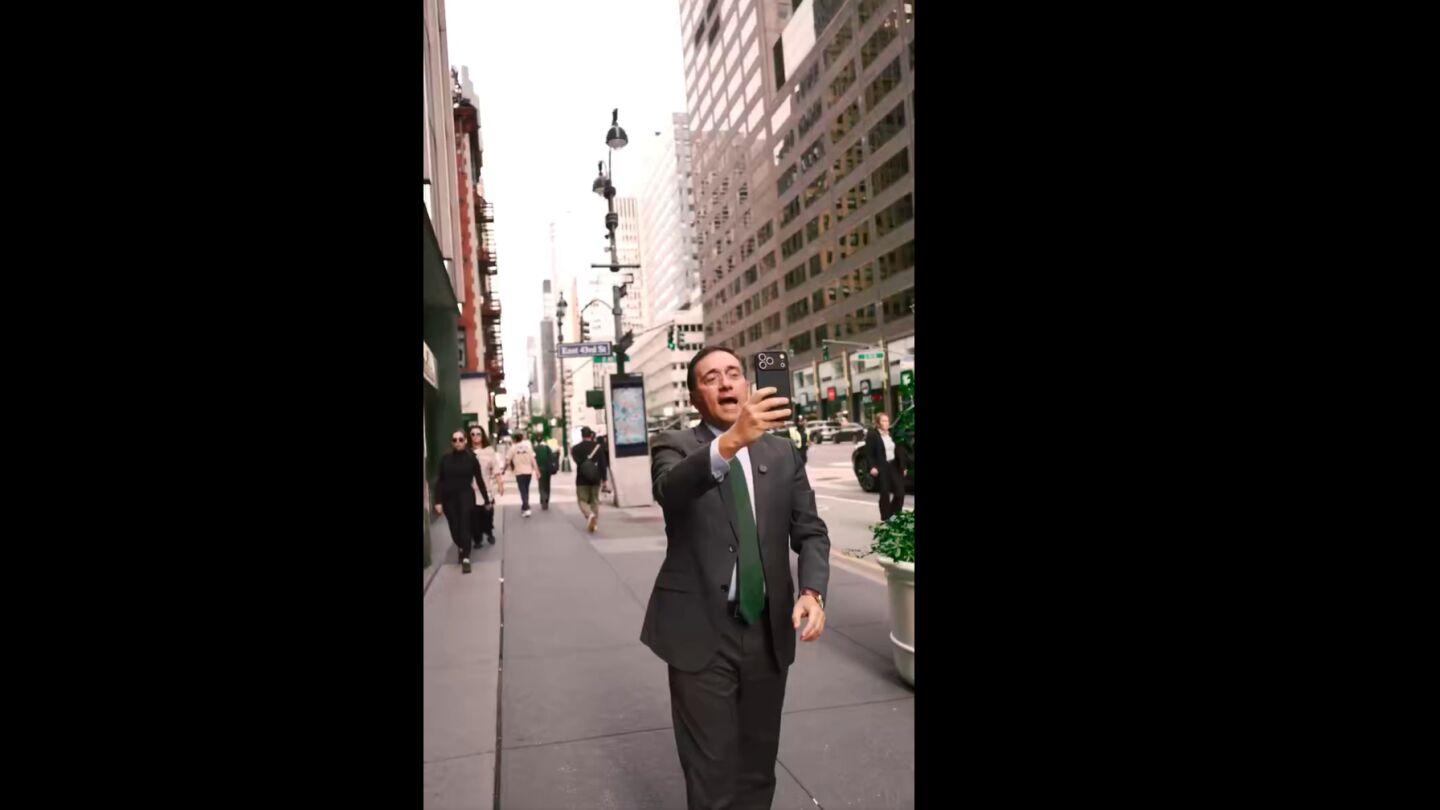 "Dios m&iacute;o": la reacci&oacute;n de P&eacute;rez-Reverte al v&iacute;deo del ministro Albares de la ONU en Nueva York