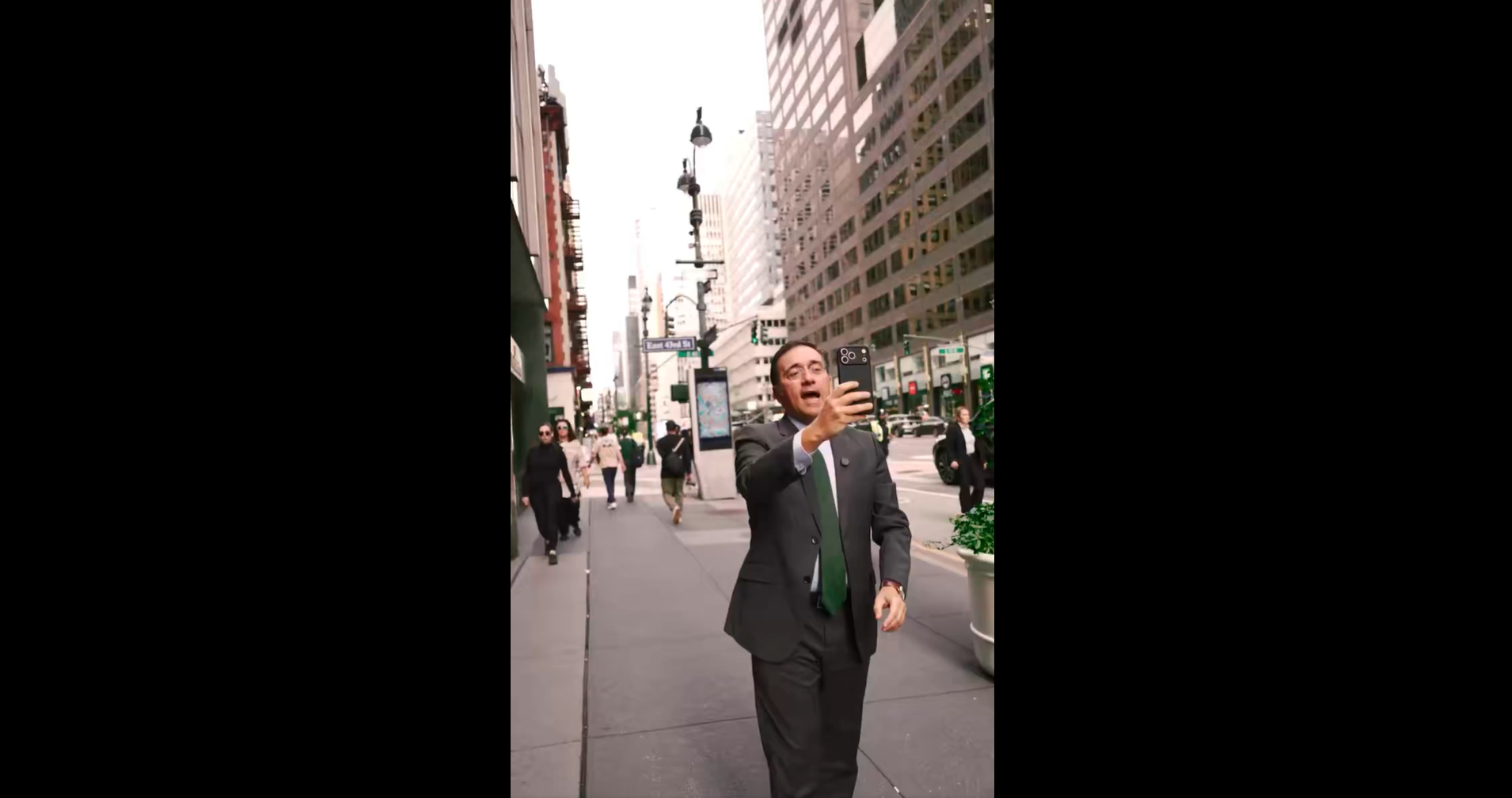 "Dios mío": la reacción de Pérez-Reverte al vídeo del ministro Albares de la ONU en Nueva York "Dios mío": la reacción de Pérez-Reverte al vídeo del ministro Albares de la ONU en Nueva York