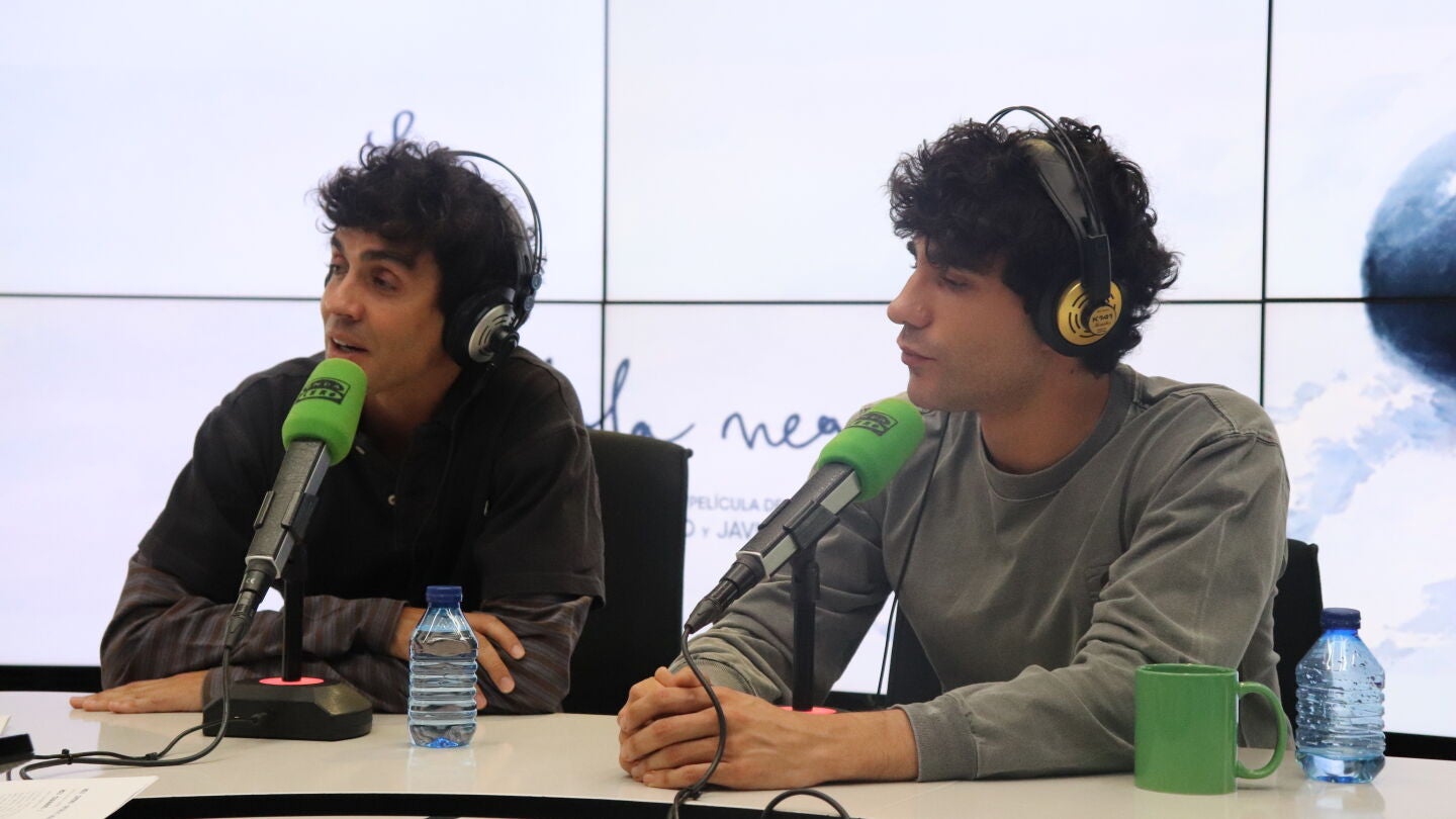 Javier Ambrosi y Javier Calvo durante la entrevista con Alsina