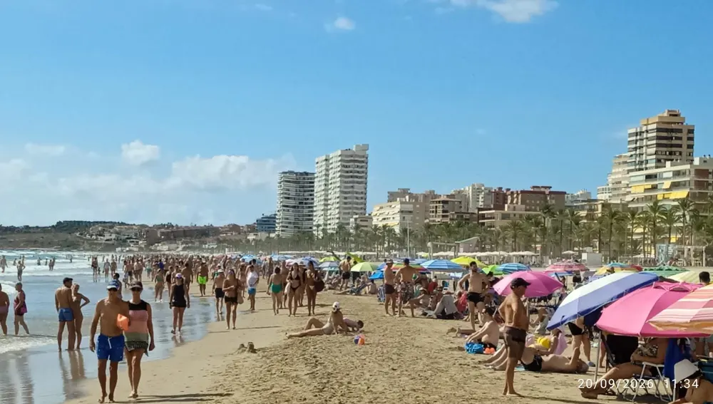 La playa de San Juan este domingo de Septiembre La playa de San Juan este domingo de Septiembre