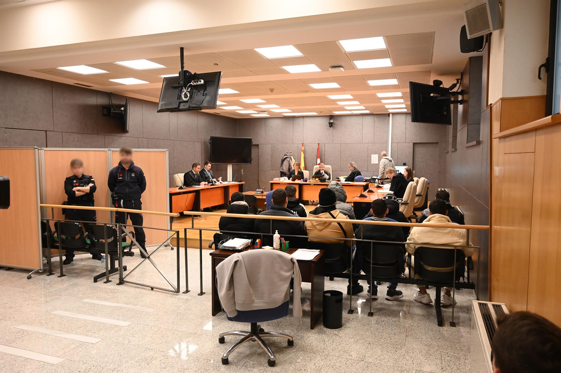 TSJPV ratifica las penas a 11 agresores de un joven por su orientación sexual en Basauri y eleva la indemnización TSJPV ratifica las penas a 11 agresores de un joven por su orientación sexual en Basauri y eleva la indemnización
