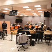 Primera sesión del juicio a once personas acusadas de una agresión homófoba en Basauri Primera sesión del juicio a once personas acusadas de una agresión homófoba en Basauri