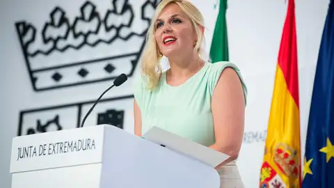La Junta se reúne con CSIF, CC.OO y UGT para seguir avanzando en mejoras para los empleados públicos de la región La Junta se reúne con CSIF, CC.OO y UGT para seguir avanzando en mejoras para los empleados públicos de la región