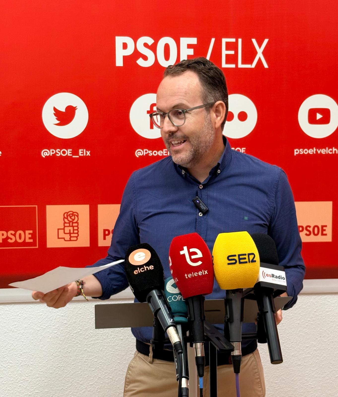 El PSOE de Elche acusa al alcalde Pablo Ruz de “competir con Vox para ver quién es más de ultraderecha” El PSOE de Elche acusa al alcalde Pablo Ruz de “competir con Vox para ver quién es más de ultraderecha”