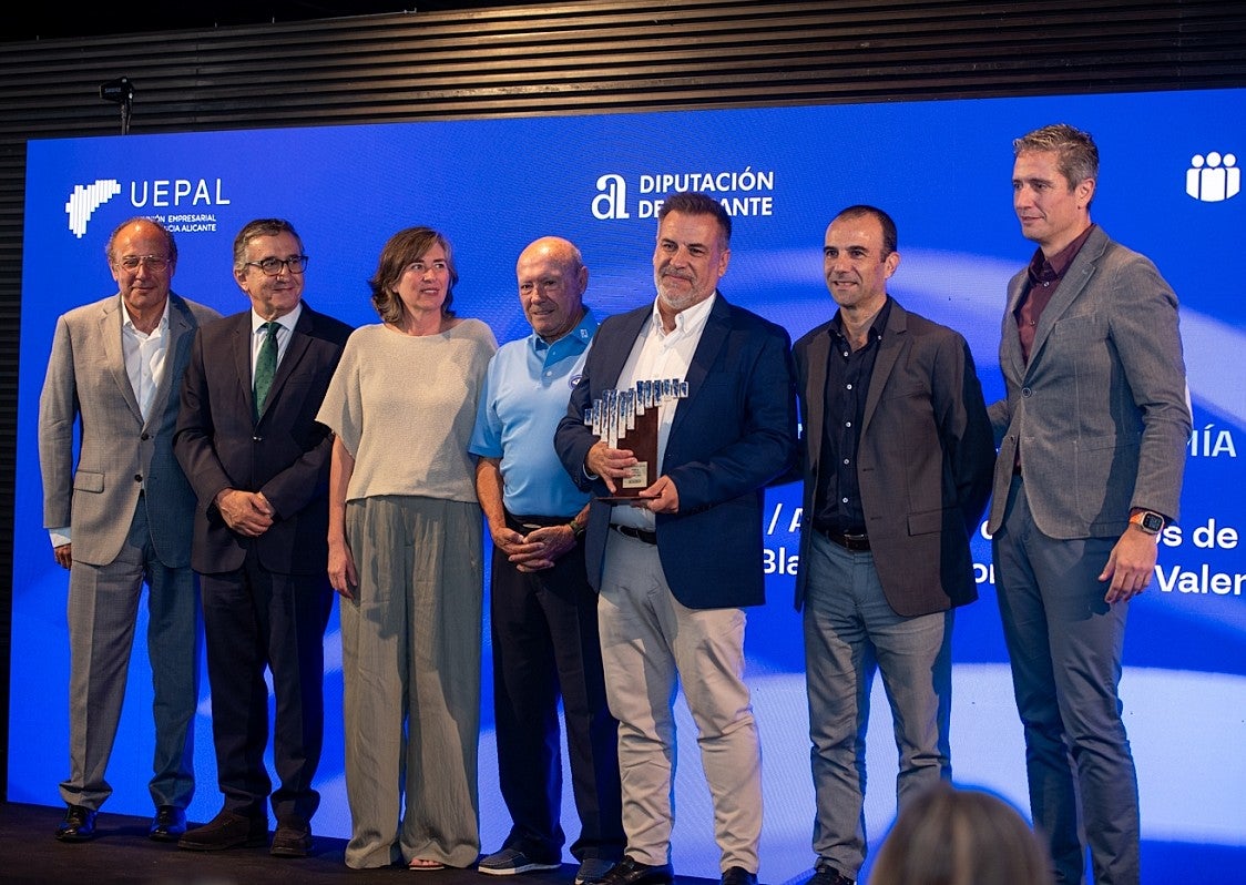 La ACGCBCV recibe el Premio UEPAL por su contribución a la economía La ACGCBCV recibe el Premio UEPAL por su contribución a la economía