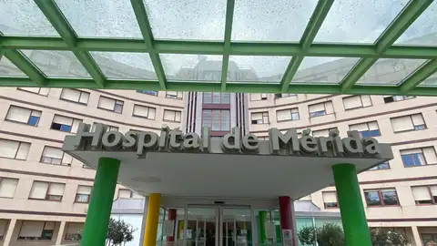 Herida grave una mujer de 82 años tras una colisión por alcance con un tractor en La Zarza Herida grave una mujer de 82 años tras una colisión por alcance con un tractor en La Zarza