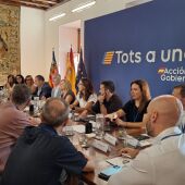 La delegada del Gobierno en la Comunitat, Pilar Bernabé, mantiene una reunión con representantes de sindicatos educativos, directores de centros y asociaciones de inspectores.