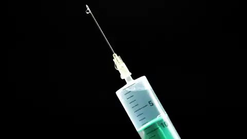 El objetivo de la campaña de vacunación contra la gripe es reducir la mortandad entre los grupos de riesgo El objetivo de la campaña de vacunación contra la gripe es reducir la mortandad entre los grupos de riesgo