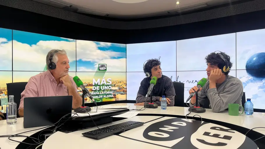 Javier Calvo y Javier Ambrosi durante la entrevista con Carlos Alsina en Más de uno Javier Calvo y Javier Ambrosi durante la entrevista con Carlos Alsina en Más de uno