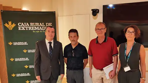 Caja Rural de Extremadura y la DOP Queso Ibores renuevan su colaboración para impulsar jornadas, ferias y Premio Espiga Caja Rural de Extremadura y la DOP Queso Ibores renuevan su colaboración para impulsar jornadas, ferias y Premio Espiga