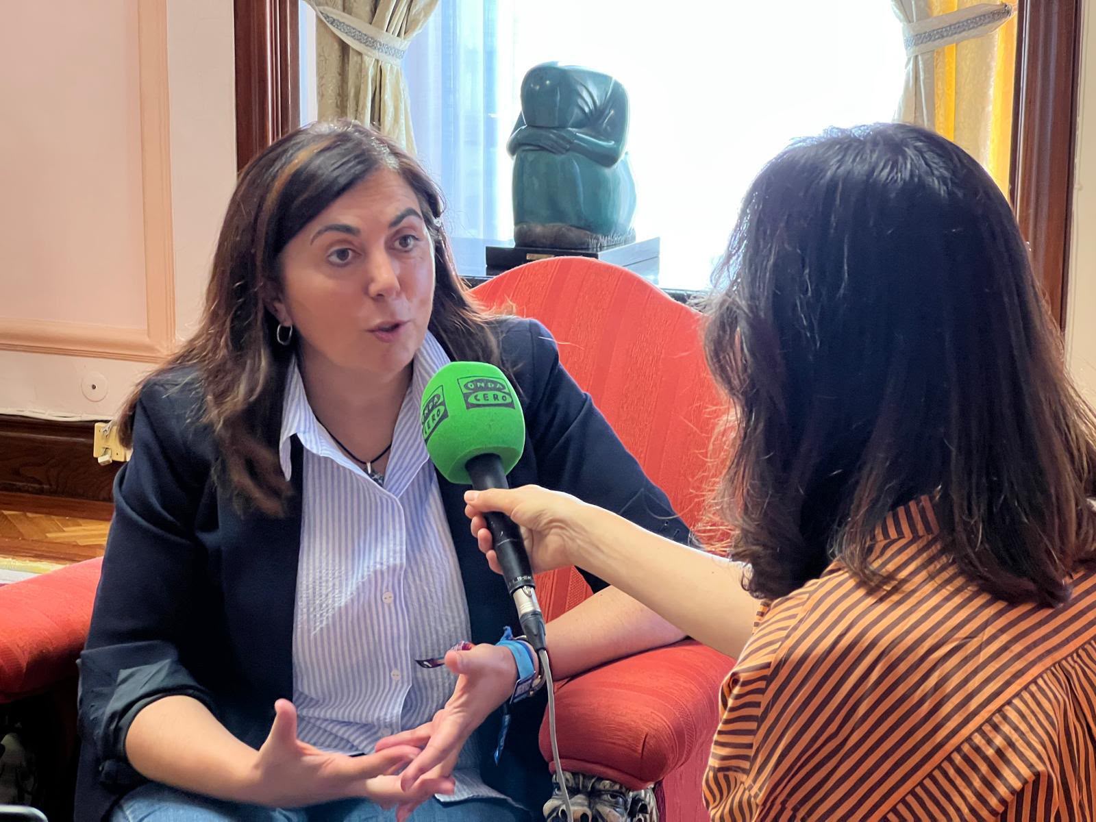 Elena Candia se compromete a mejorar el transporte público Elena Candia se compromete a mejorar el transporte público