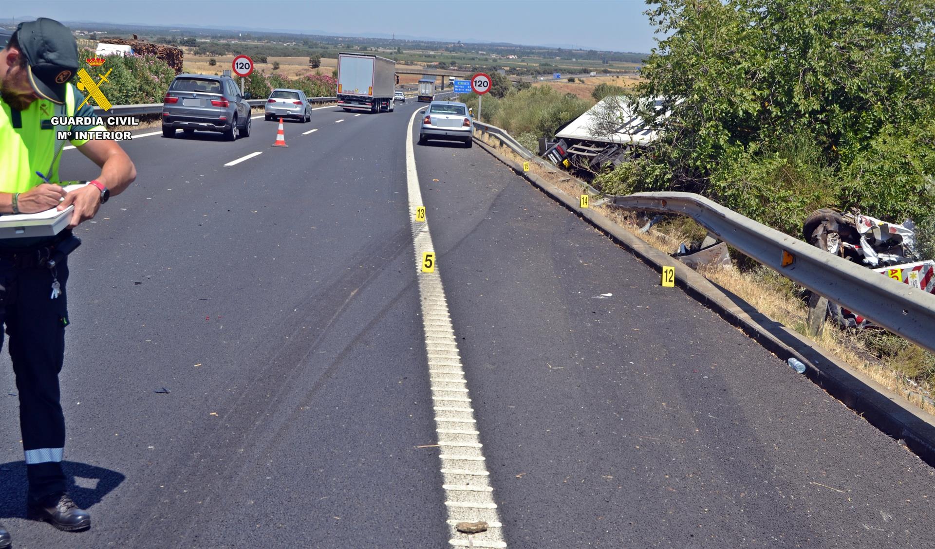 Investigados dos conductores implicados en sendos accidentes de tráfico mortales en la provincia de Badajoz Investigados dos conductores implicados en sendos accidentes de tráfico mortales en la provincia de Badajoz