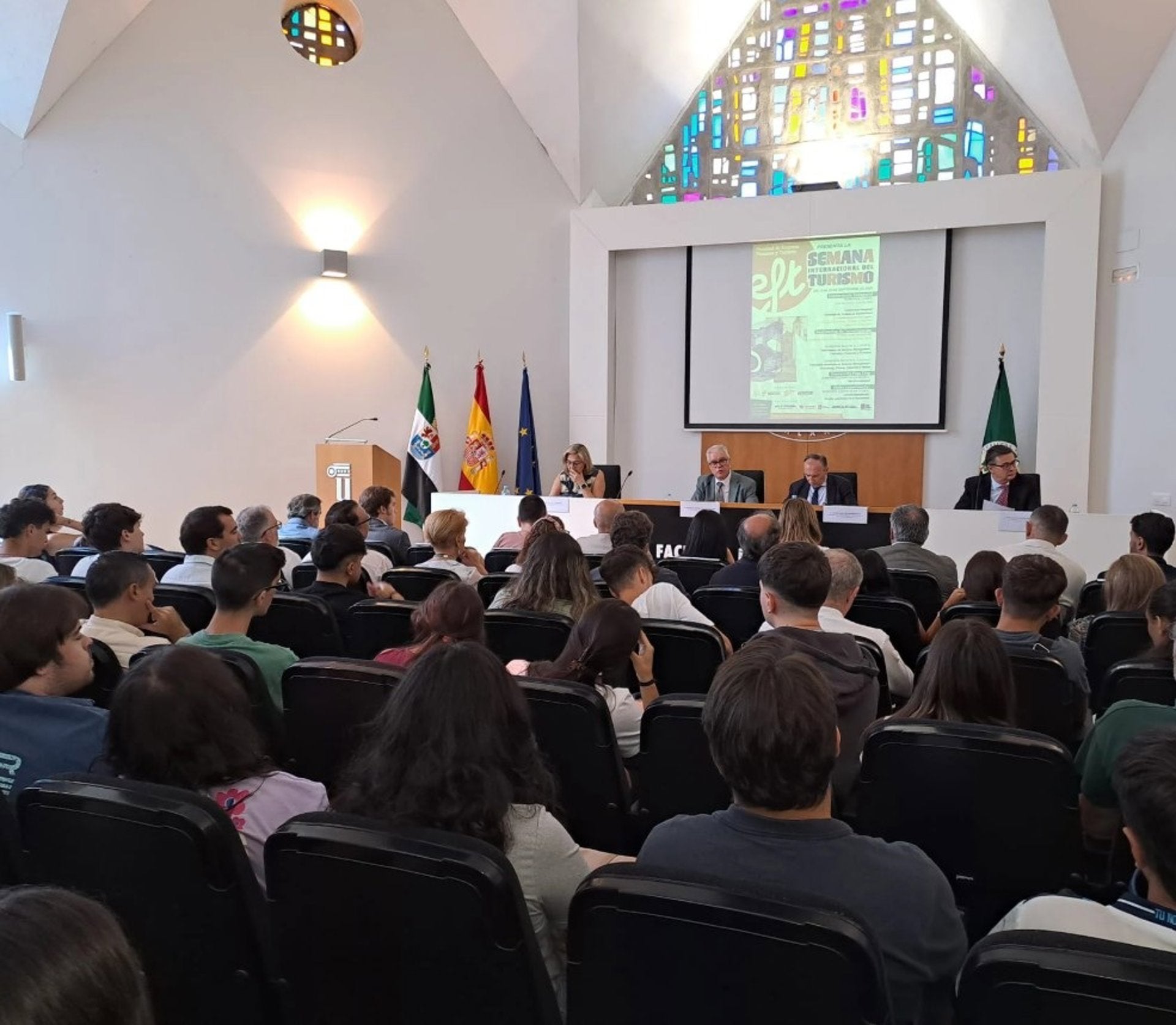 La UEx organiza la I Semana Internacional del Turismo para conmemorar los 30 años de estos estudios universitarios La UEx organiza la I Semana Internacional del Turismo para conmemorar los 30 años de estos estudios universitarios