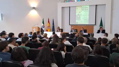 La UEx organiza la I Semana Internacional del Turismo para conmemorar los 30 años de estos estudios universitarios La UEx organiza la I Semana Internacional del Turismo para conmemorar los 30 años de estos estudios universitarios