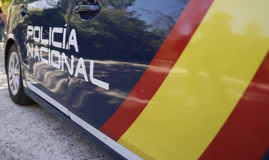 Detienen a cuatro personas por estafar a una anciana mediante el timo de la estampita en Almodóvar del Campo Detienen a cuatro personas por estafar a una anciana mediante el timo de la estampita en Almodóvar del Campo