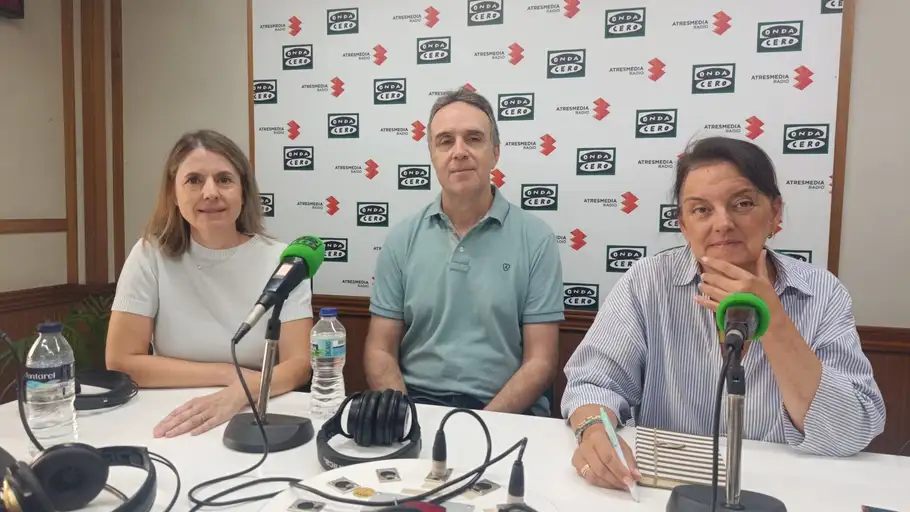 María Dolores Medina, Ángel Muñoz del Amo y Ana Beatriz Sebastiá IES Maestre de Calatrava