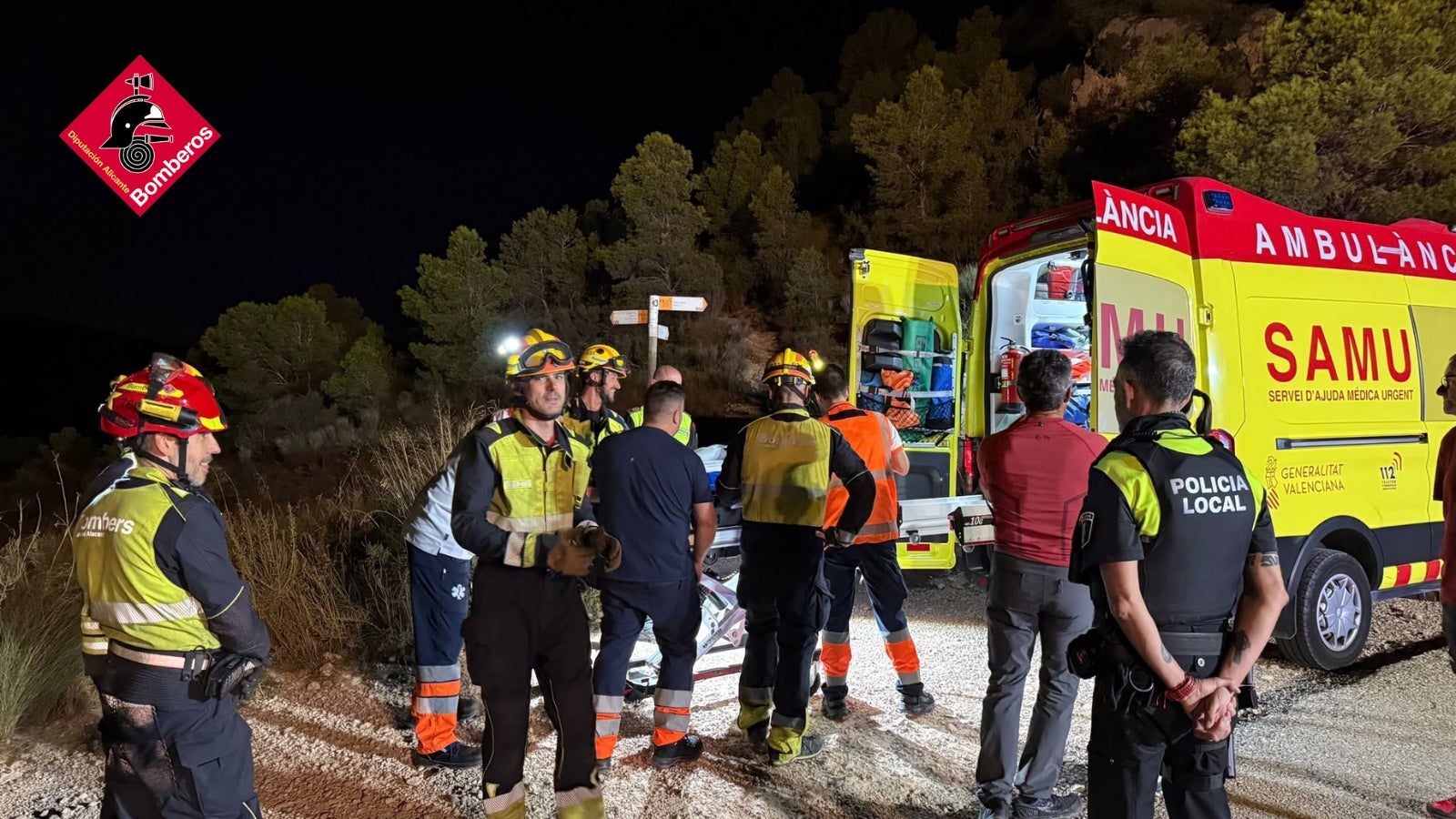 Los bomberos rescatan en Elda a un montañero accidentado en Peñas del Marín Los bomberos rescatan en Elda a un montañero accidentado en Peñas del Marín