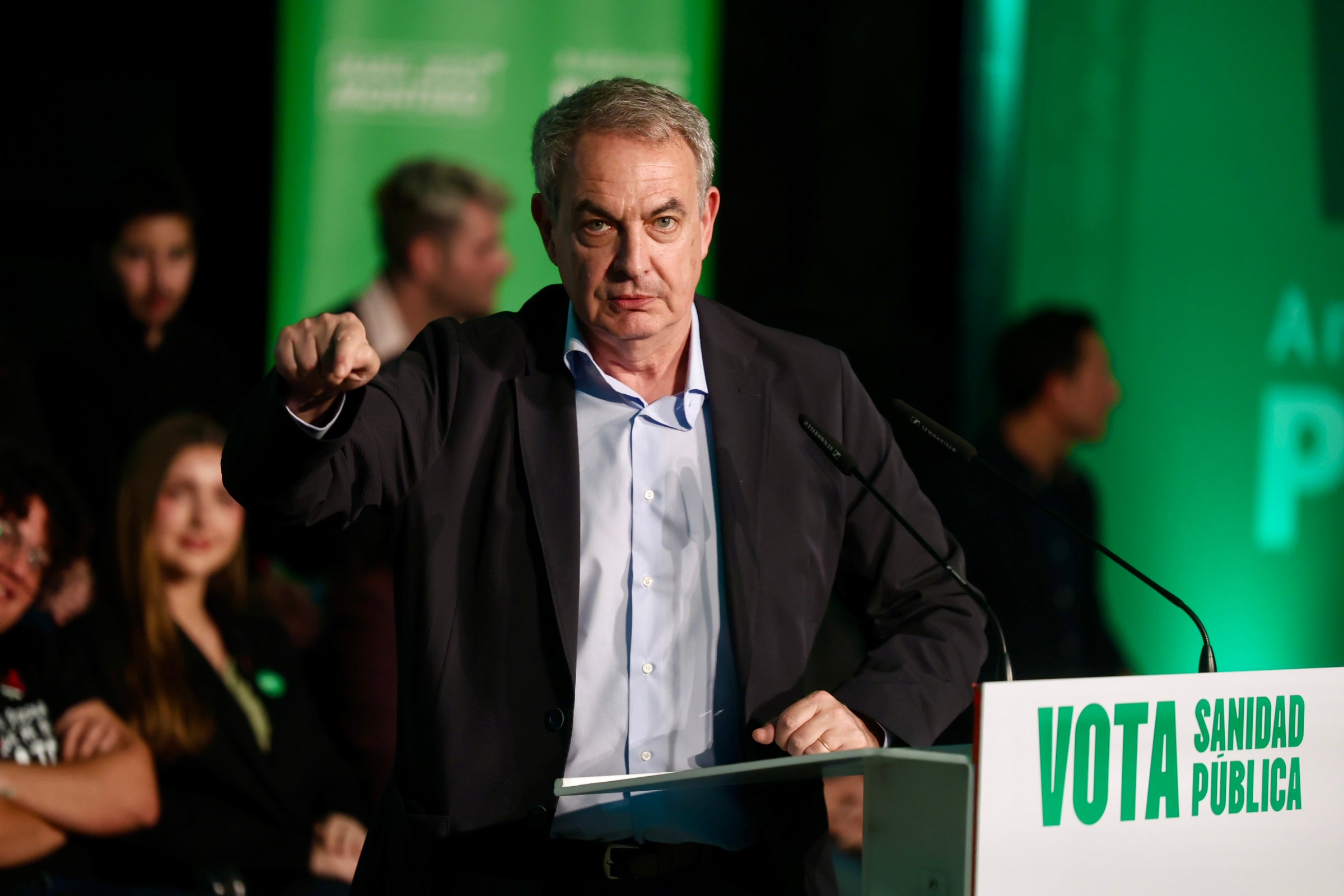 La contradicción sobre las joyas de Zapatero: su portavoz negó que fueran de Arabia Saudí y ahora él dice que fueron un regalo del rey La contradicción sobre las joyas de Zapatero: su portavoz negó que fueran de Arabia Saudí y ahora él dice que fueron un regalo del rey
