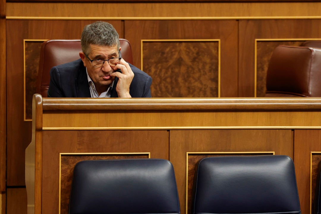 El diputado del PSOE Patxi López asiste al pleno del Congreso de los Diputados celebrado este martes en Madrid. El diputado del PSOE Patxi López asiste al pleno del Congreso de los Diputados celebrado este martes en Madrid.