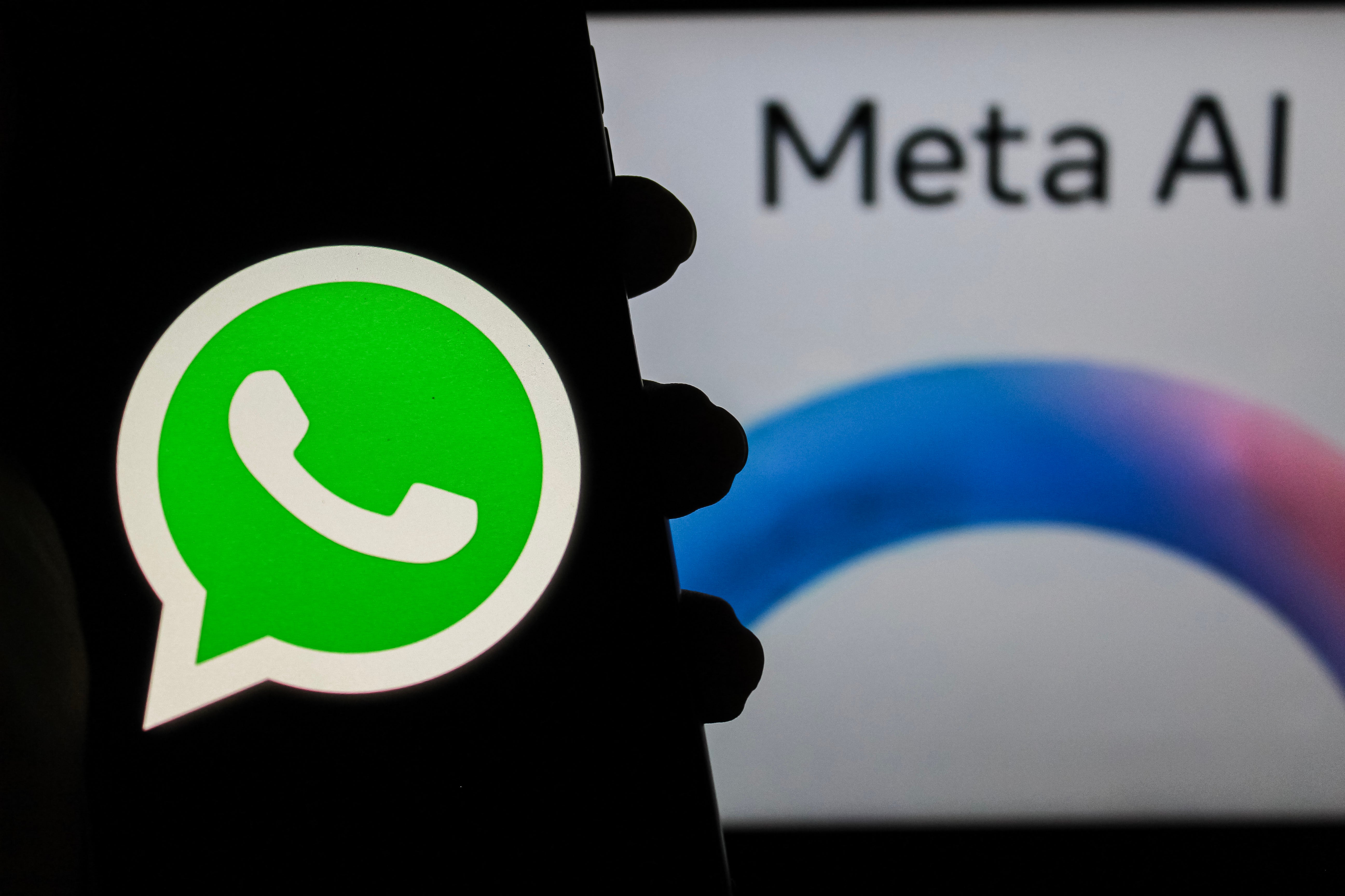 Foto de archivo de Meta AI con el logo de WhatsApp Foto de archivo de Meta AI con el logo de WhatsApp