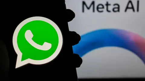 Foto de archivo de Meta AI con el logo de WhatsApp Foto de archivo de Meta AI con el logo de WhatsApp
