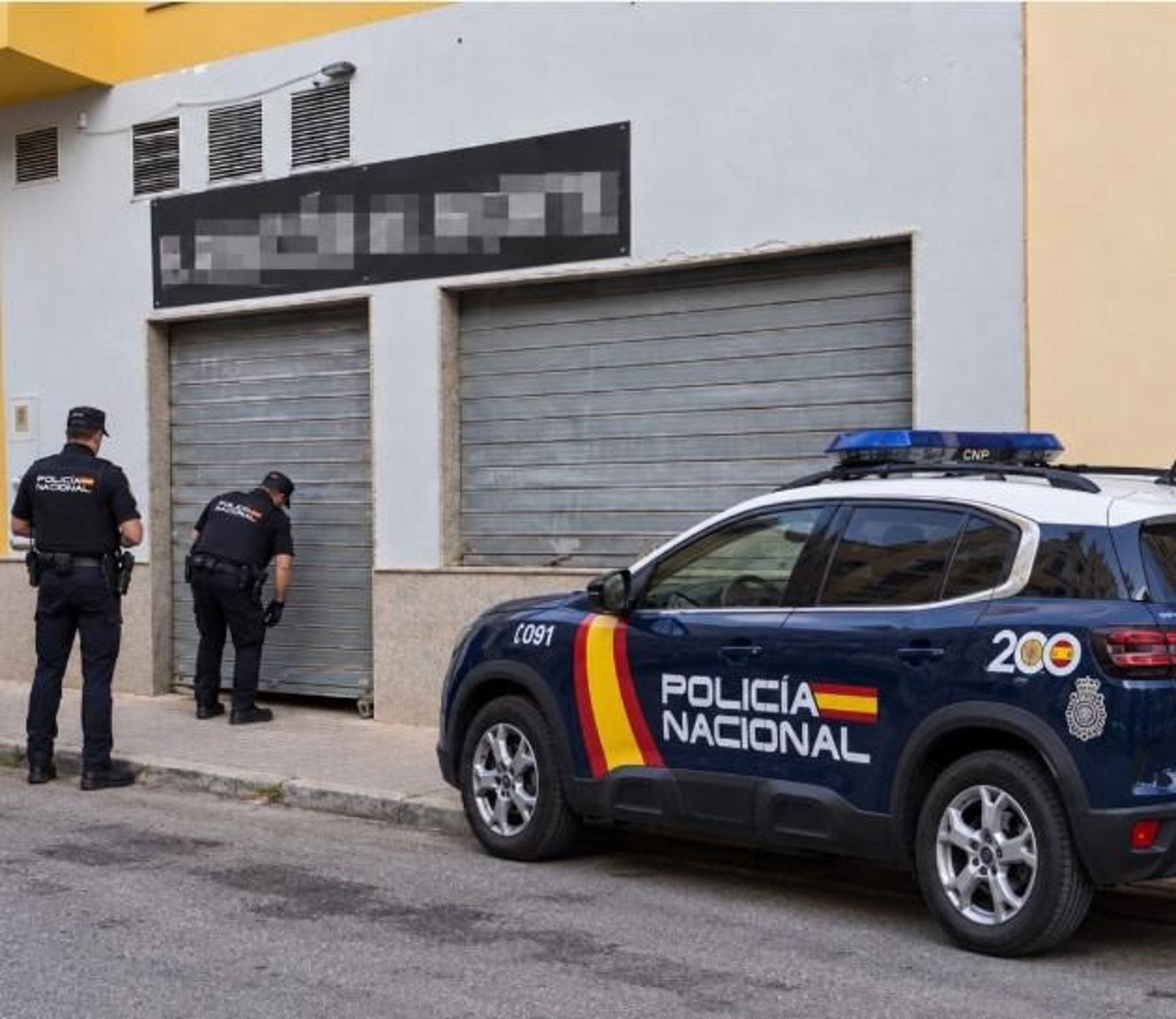 Detenidos dos hombres cuando la Policía los sorprendió robando en un bar de El Ejido Detenidos dos hombres cuando la Policía los sorprendió robando en un bar de El Ejido