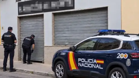 Detenidos dos hombres cuando la Policía los sorprendió robando en un bar de El Ejido Detenidos dos hombres cuando la Policía los sorprendió robando en un bar de El Ejido