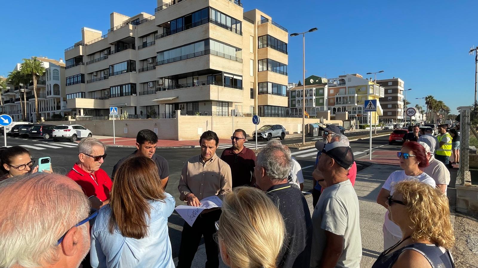 Finalizan las obras de reasfaltado, accesibilidad y mejora de itinerarios peatonales en los enclaves torrevejenses de Mar Azul y Lo Ferrís Finalizan las obras de reasfaltado, accesibilidad y mejora de itinerarios peatonales en los enclaves torrevejenses de Mar Azul y Lo Ferrís