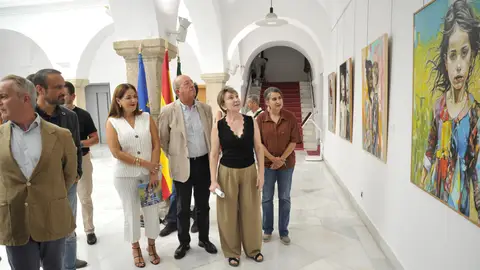 La artista Pilar Fernández llena de color el patio noble de la Asamblea de Extremadura con su muestra: ‘La parte que permanece’ La artista Pilar Fernández llena de color el patio noble de la Asamblea de Extremadura con su muestra: ‘La parte que permanece’