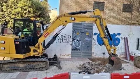 Endesa refuerza la red de media tensión del barrio de Rochelambert con una inversión de más de 389.000 euros Endesa refuerza la red de media tensión del barrio de Rochelambert con una inversión de más de 389.000 euros