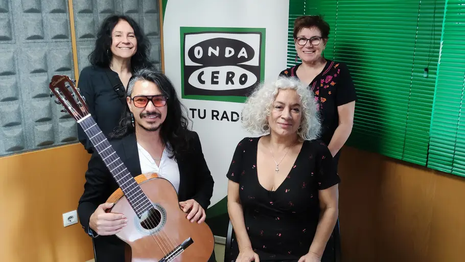 Unha canción de amor a Pontevedra: a viaxe desde Chile de Carmen Prieto e Tito Cerda Recibimos a visita de Ana Santos desde o colectivo pontevedrés “De Vella a Bella” en compañía dos músicos chilenos Carmen Prieto e Tito Cerda.