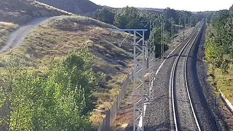 La actual línea de tren Teruel- Sagunto tiene una vía única La actual línea de tren Teruel- Sagunto tiene una vía única