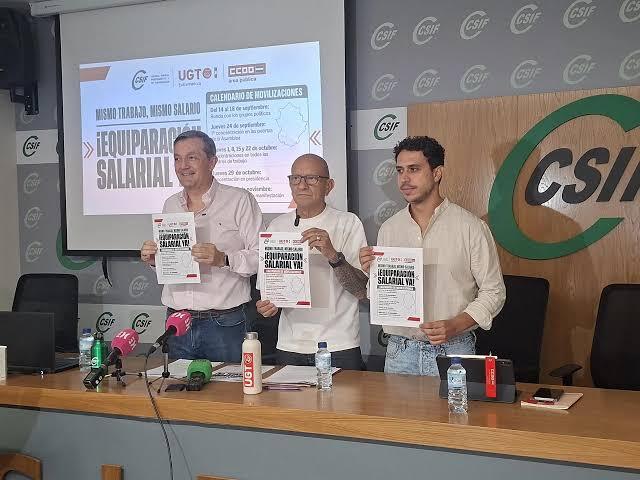 Los sindicatos mantienen las movilizaciones para la equiparación salarial tras la reunión "informal" con la Junta Los sindicatos mantienen las movilizaciones para la equiparación salarial tras la reunión "informal" con la Junta